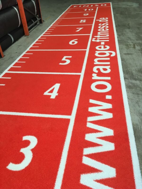 Heavy Sprinttrack op maat in oranje en wit met genummerde banen